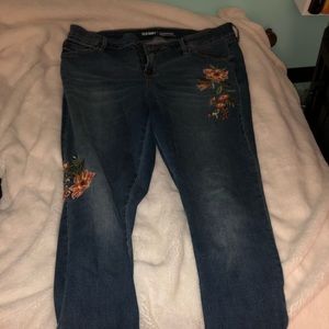 Old Navy floral embroidered skinny jeans